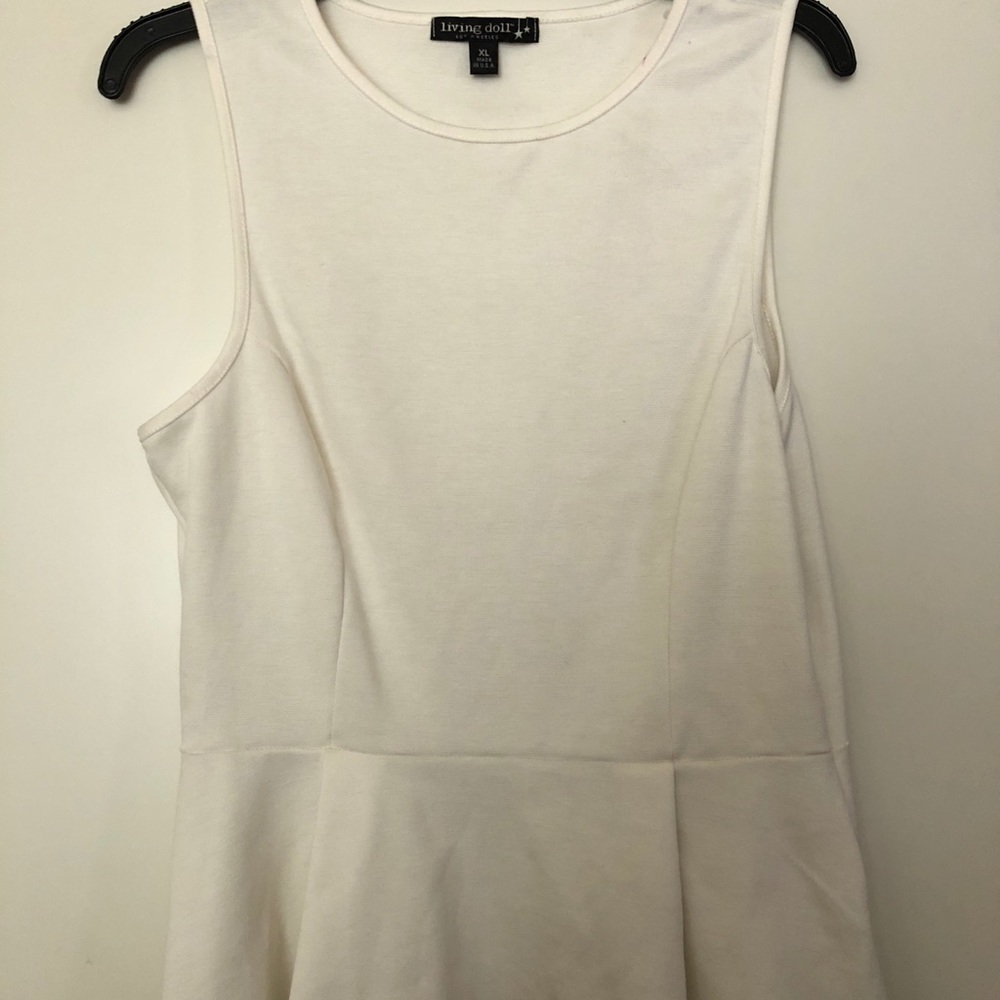 Women's white sleeveless shirt